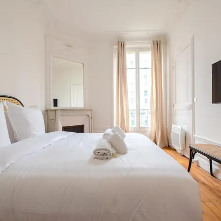 Gustave Eiffel - Apartment *