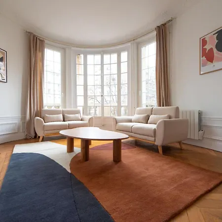 Gustave Eiffel - Apartment *