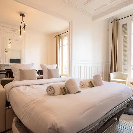 Gustave Eiffel - Apartment *